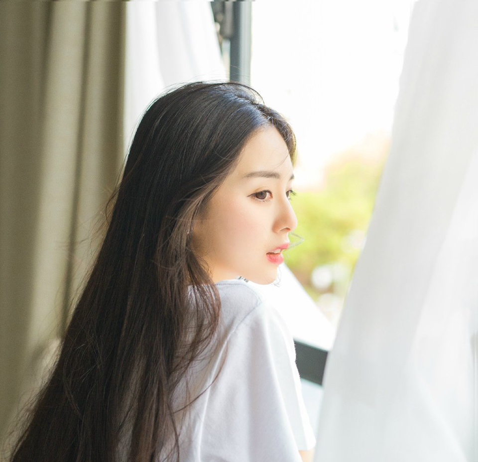 “嗯，这个我记得，叔至还曾问过是否趁机攻入柴桑。”诸葛亮闻言点点头道，言语中也有些无奈，如果换个时机或者局势，那的确是打入江东的一个好机会，至少占据了江夏和柴桑这两处地方，等于是把江东的门户握在手里，江东水军是厉害，但他们完全可以避开水军的弱点，由柴桑走陆路打进江东，可惜眼下的局势不允许，除非有十足的把握能在短时间内把江东给收拾了，否则，只会让双方本就已经降到冰点的关系彻底破裂，再也没有转圜的余地。